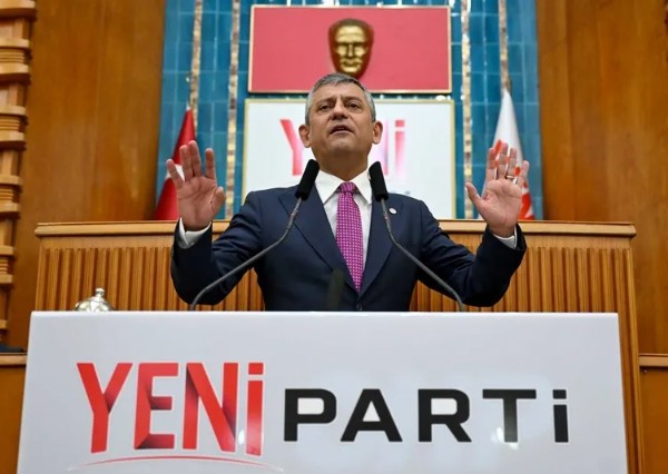 Yeni Parti'de Koltuk Kavgası Kızıştı! Her Kanattan Farklı Aday